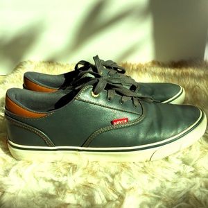 LEVI’S Men’s Size 10 Leather Grey Sneakers Comfort
